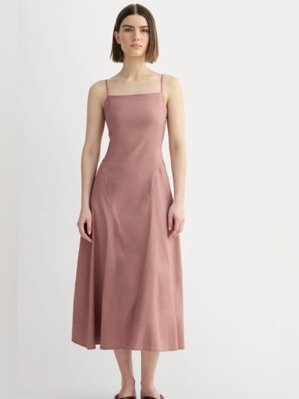 THE SEAMED DRESS IN STRETCH LINEN